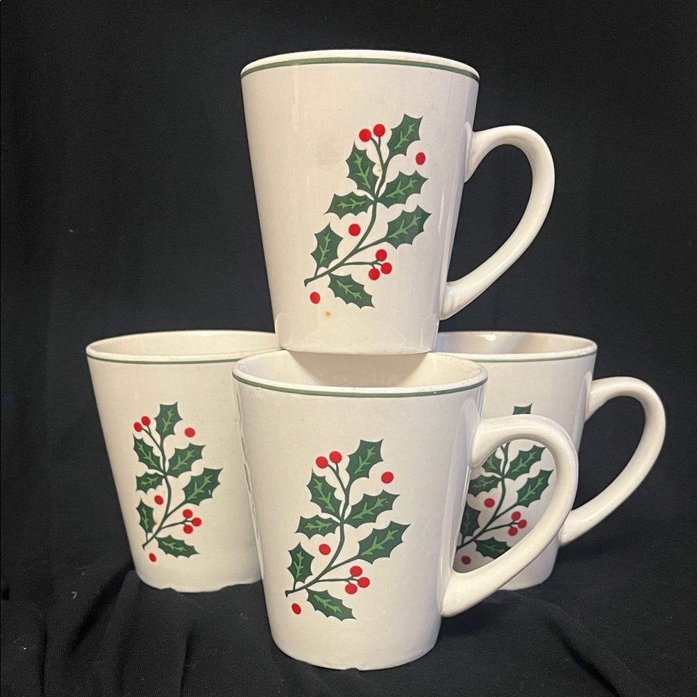 Festive Holly Design White Mug Set